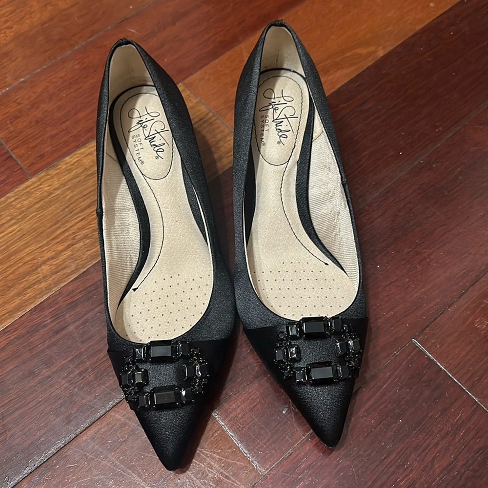 Black life stride heels in size 6.5